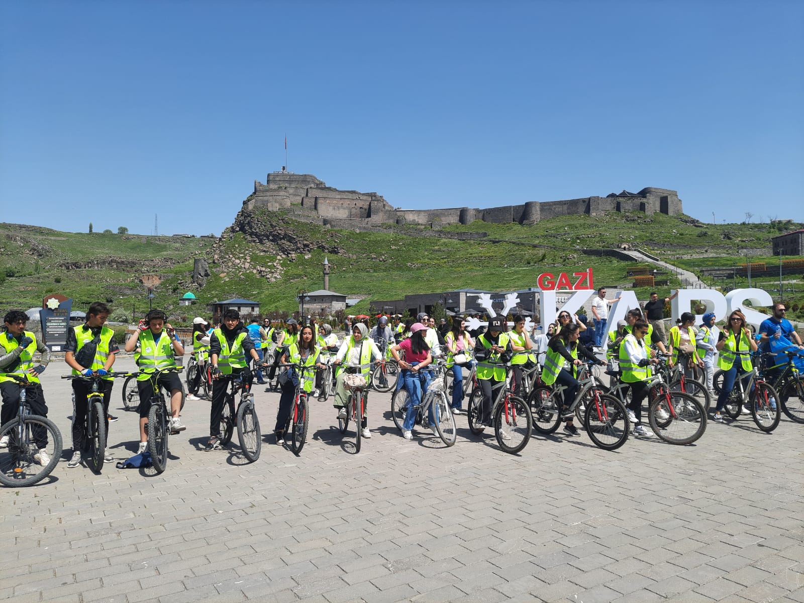 Yeşilay Bisiklet Turu Kars'ta ve 81 ilde eş zamanlı olarak gerçekleştirildi.