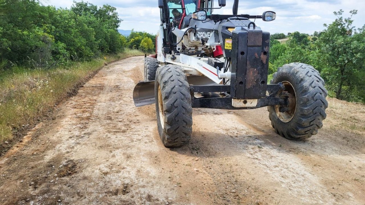 Balıkesir’de yangın emniyet şeritlerinin bakımı devam ediyor