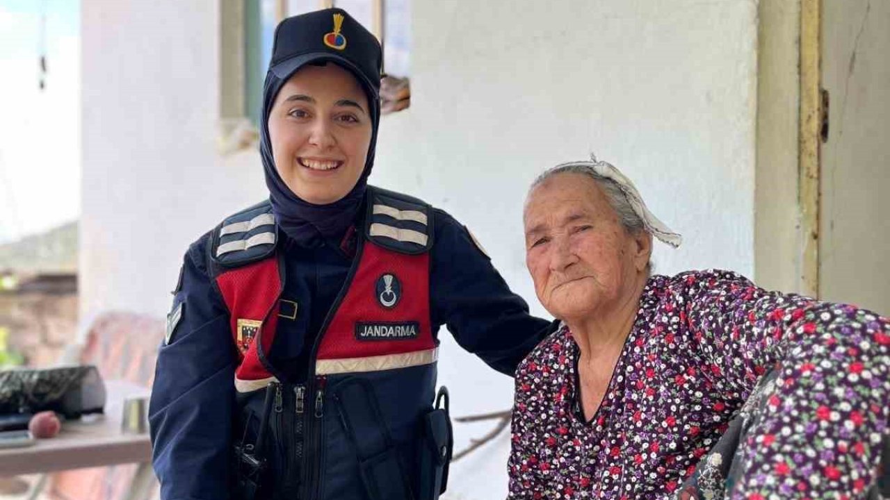 Jandarma yaşlı çınarları unutmadı