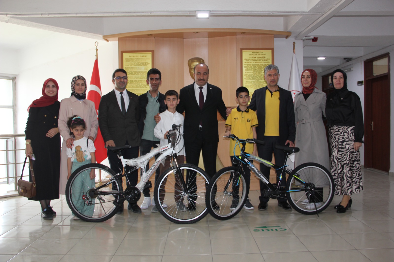 Kars'tan 2 öğrenci Türkiye birincisi oldu!