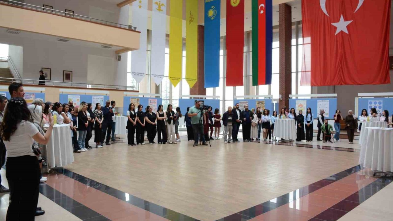 Anadolu Üniversitesi’nde özel eğitim temalı poster sergisi açıldı