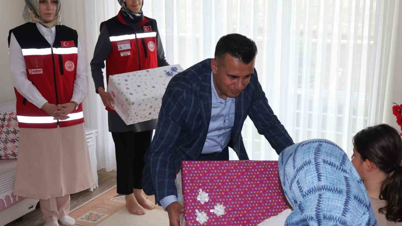 200 çocuğa bayram hediyesi: Bayram öncesi anlamlı destek