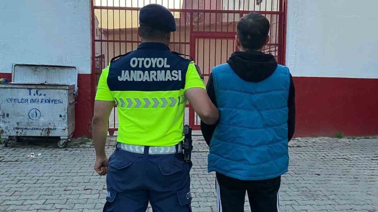 Düzensiz göçmenlerin arasına gizlenen şahıs suç makinesi çıktı