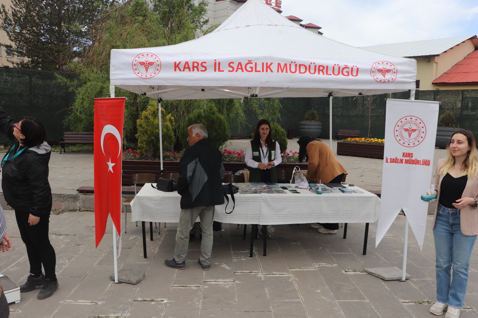 Kars İl Sağlık Müdürlüğü’nden Sigara ile Mücadelede Bilgilendirme Atağı
