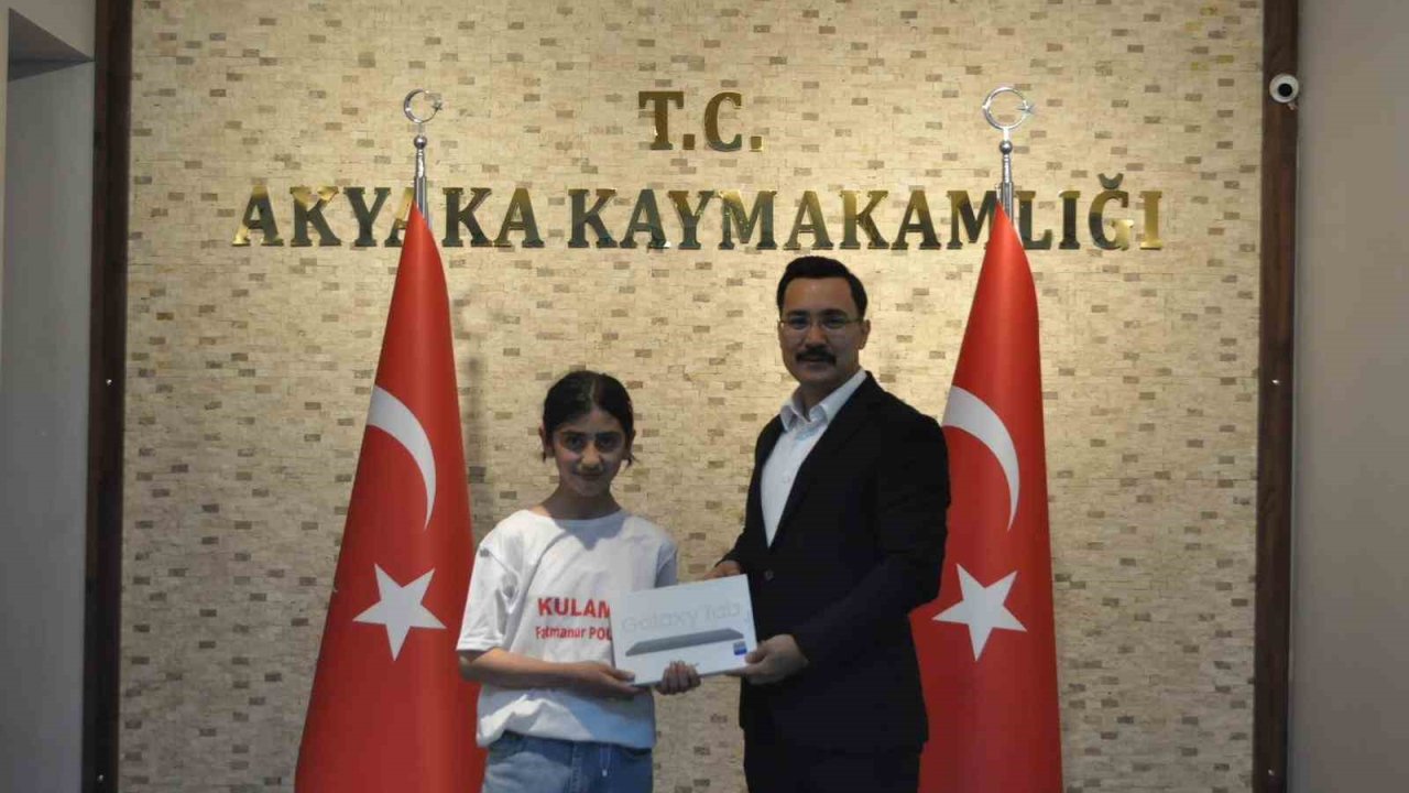 Akyaka’da başarılı öğrenci ödüllendirildi