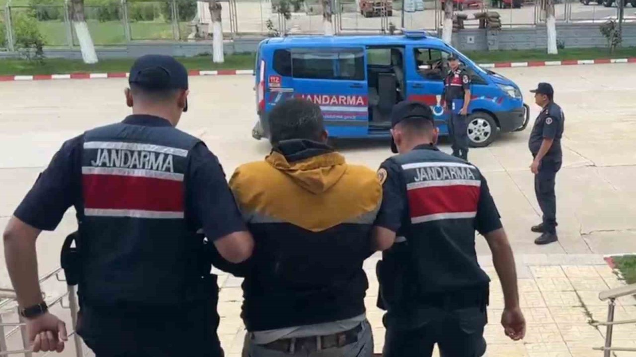 Aranan şahıs, çaldığı traktörle tarlada yakalandı