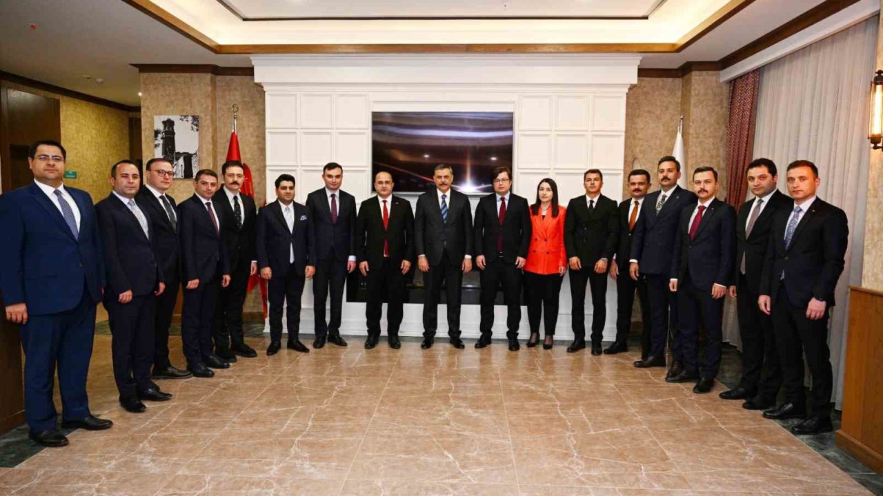 Vali Çiftçi’den kaykamam ve vali yardımcılarına veda yemeği