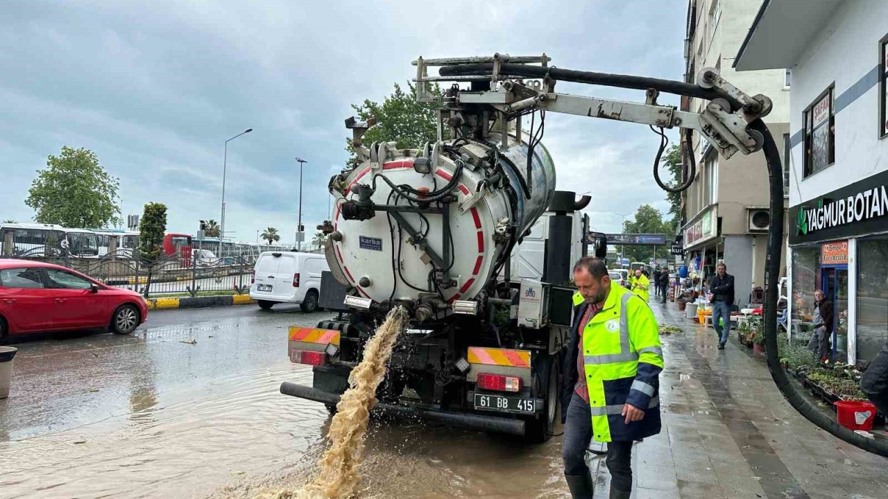 Trabzon’da Büyükşehir ekipleri su baskınları nedeniyle seferberlik ilan etti