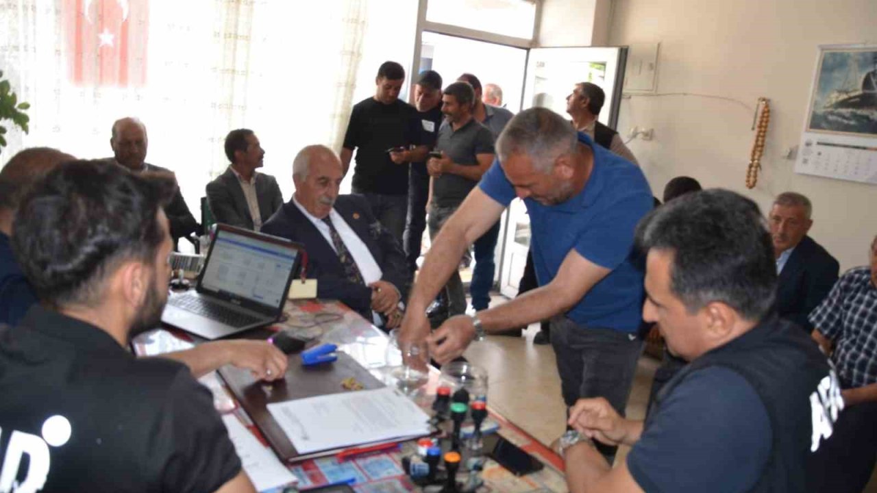 Tercan’da afet konutlarının ve afet ahırlarının hak sahipleri kura ile belirlendi