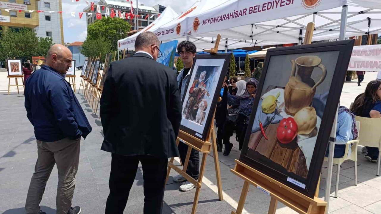 Lise öğrencilerinin sergisi büyük ilgi gördü