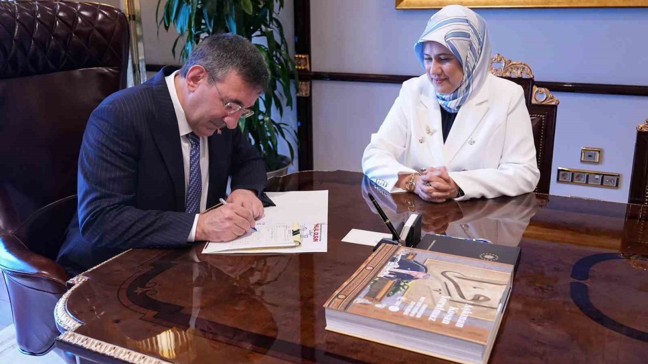 Cumhurbaşkanı Yardımcısı Yılmaz kurban vekaletini Türk Kızılay’a verdi