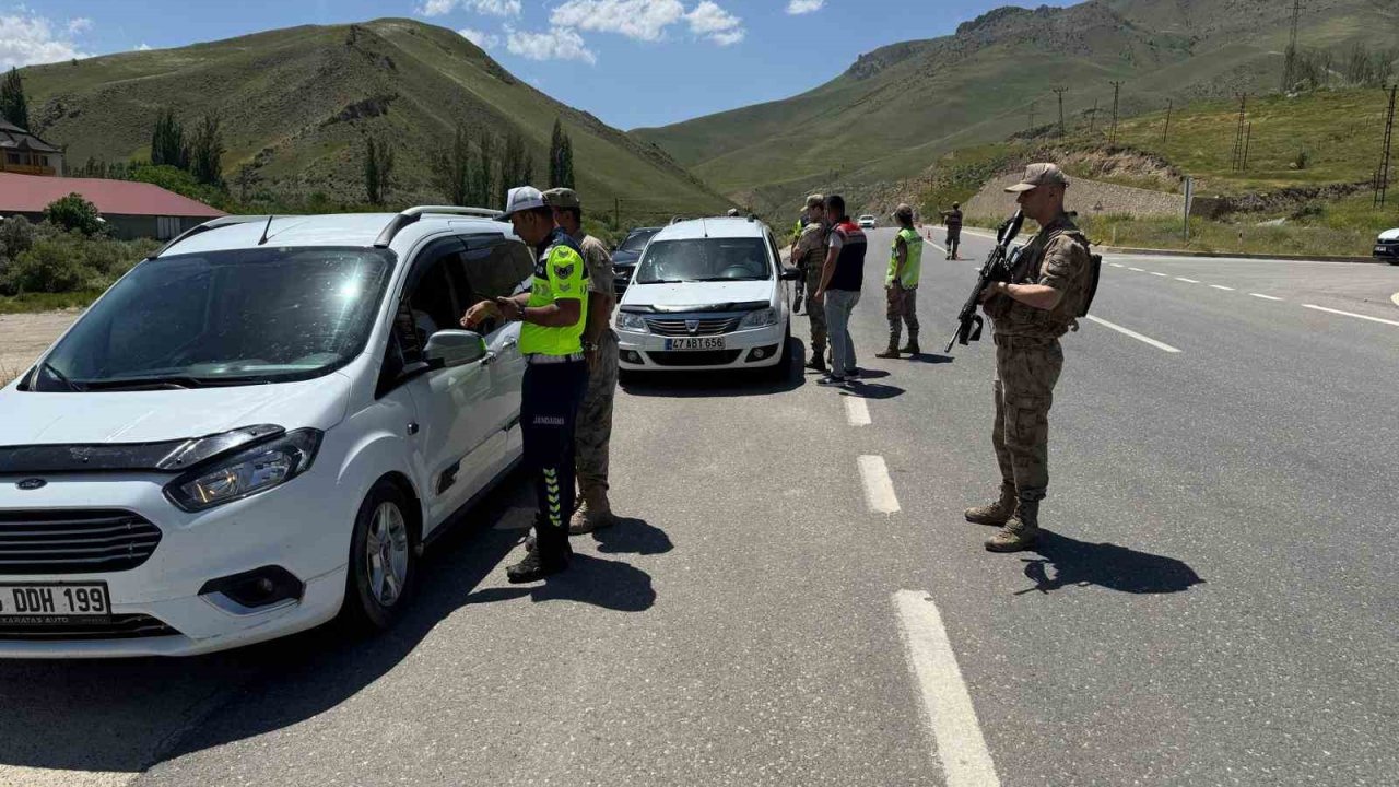 Hakkâri’de yol uygulaması, 5 sürücüye ceza