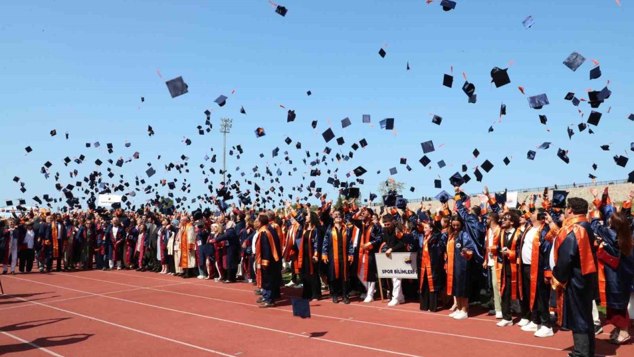 Sinop’ta 3 kuşak aynı törende mezun oldu
