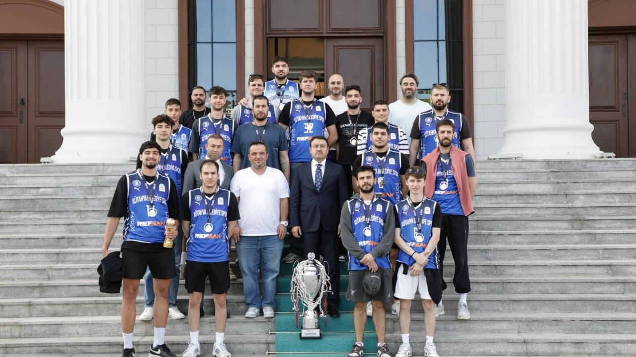 Vali Musa Işın’dan Kütahya Belediyespor Basketbol Takımına tebrik