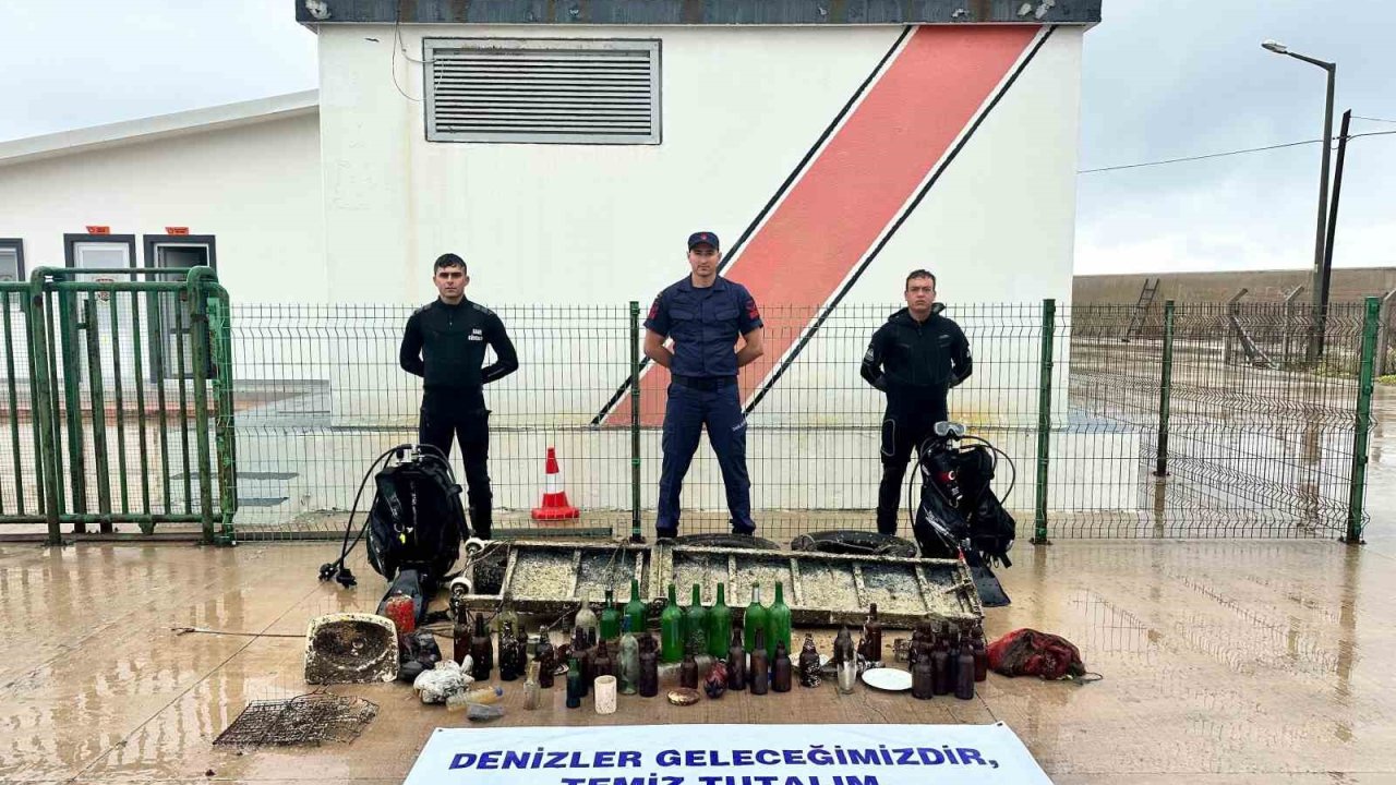 Sahil Güvenlik ekiplerinden Çevre Günü’ne özel deniz temizliği