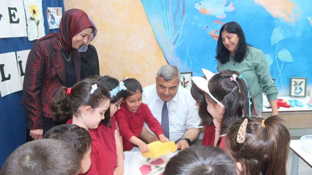 Afyonkarahisar’da minik eller keçeye hayat verdi