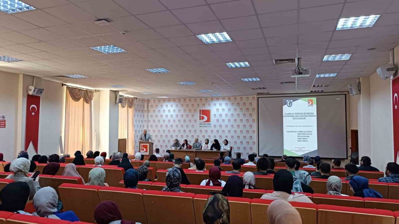 İlahiyat Fakültesinde ‘Din Eğitimcisinin Nitelikleri’ paneli düzenlendi