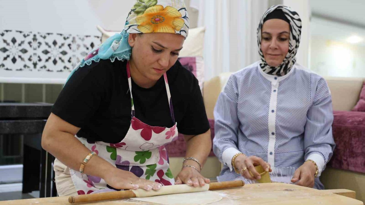 Adanalı kadınların ’ev baklavası’ mesaisi