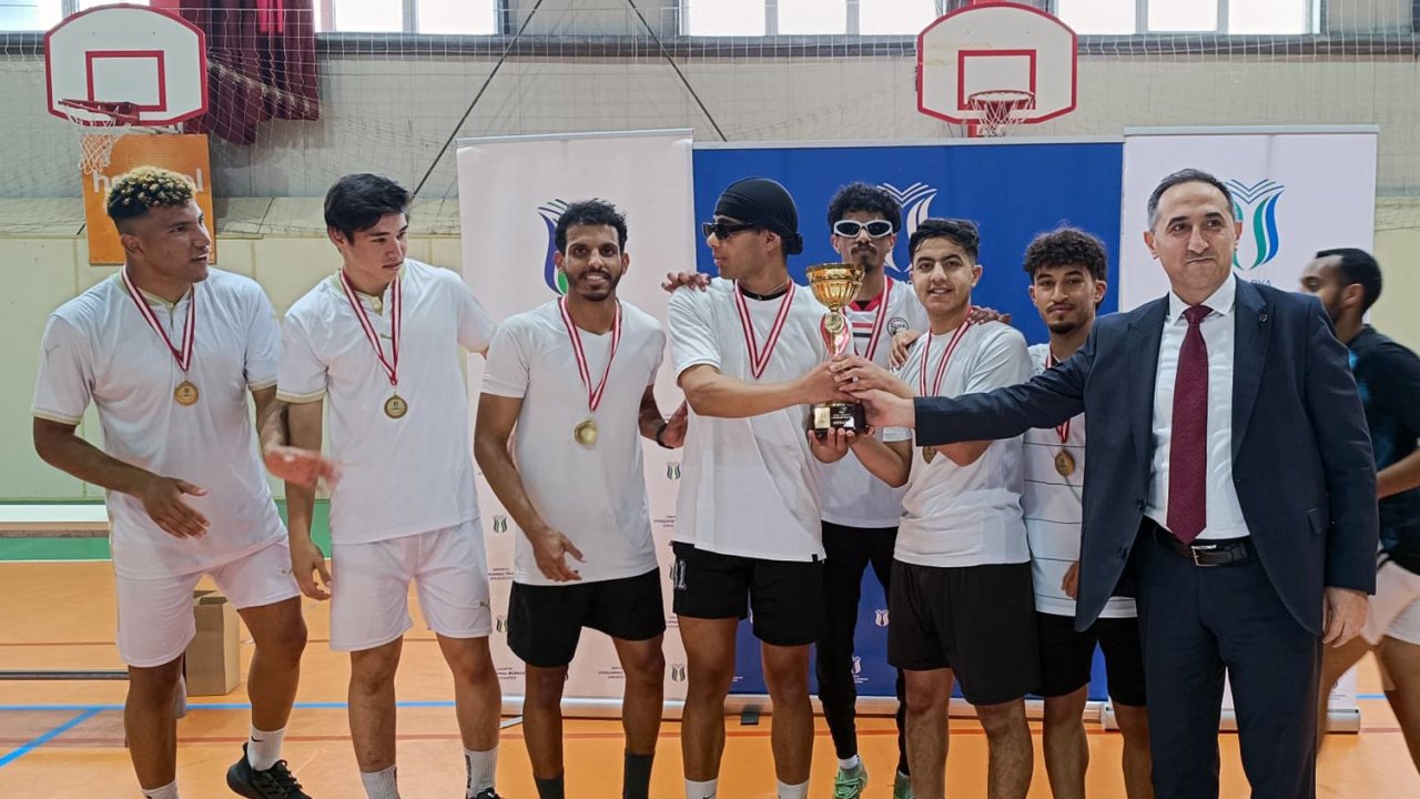 Futsal turnuvasında şampiyonlar ödüllerini aldı