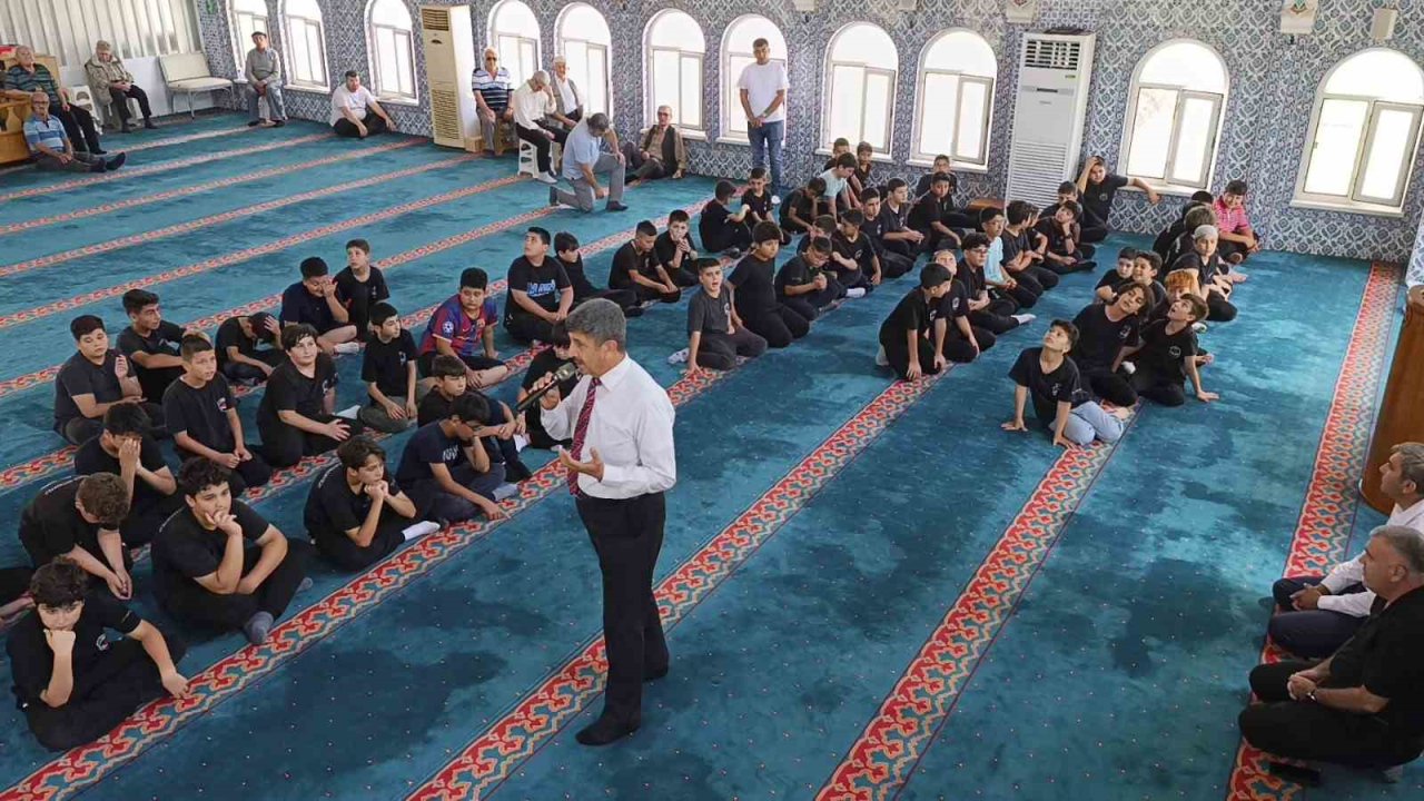 Anamur’da gençler camilerde buluştu