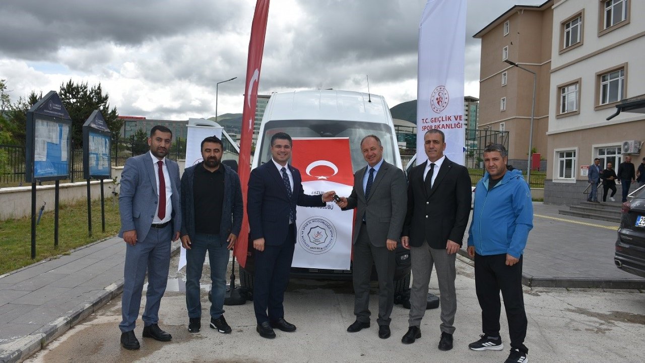 Erzurum Gençlik Spor Kulübü’ne yeni minibüs