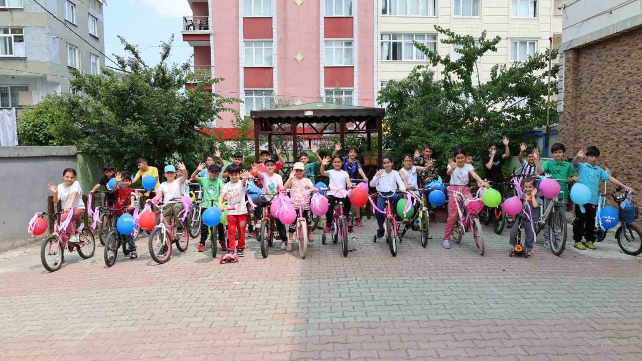 Dünya Bisiklet Günü’nde özgürce pedal çevirdiler