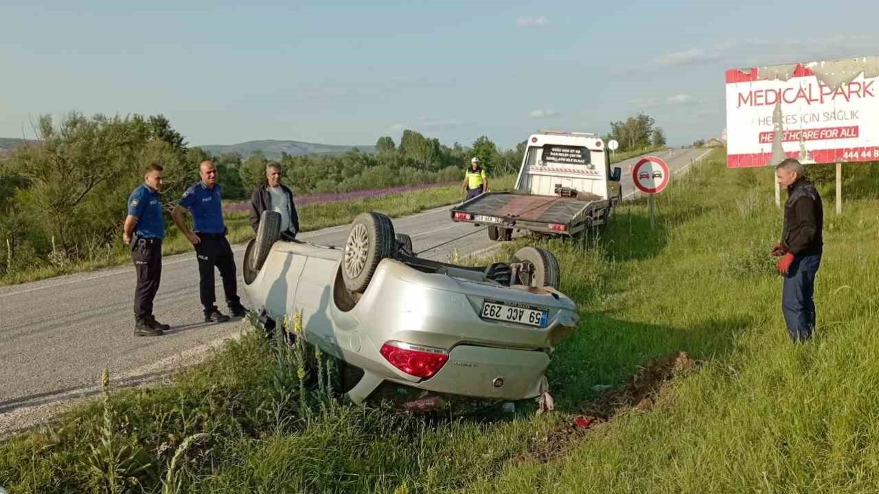 Takla atan araçtan yara almadan kurtuldu