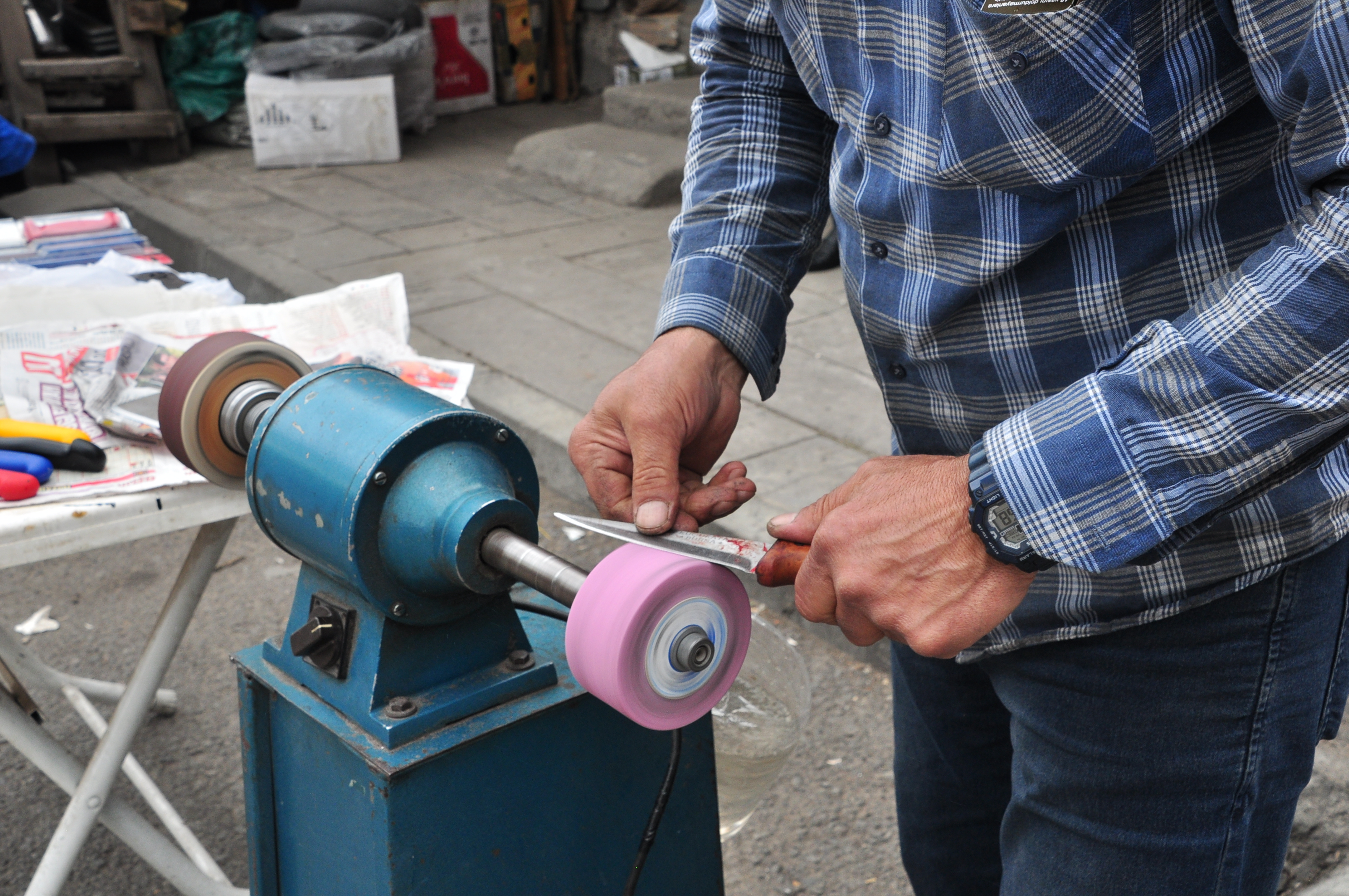 Kars'ta Kurban Bayramı Öncesi Bıçaklar Bileniyor