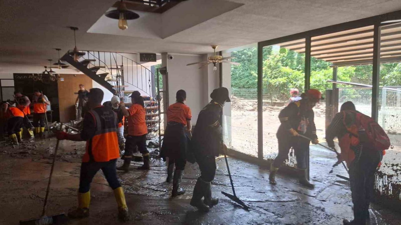 Bayburt AFAD ekibi sel felaketinin yaşandığı Trabzon’a destek ekip olarak gönderildi