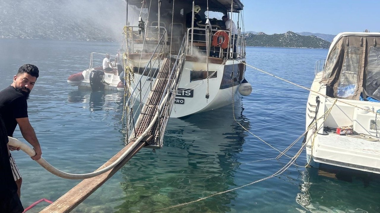 Marmaris’teki tekne yangını söndürüldü