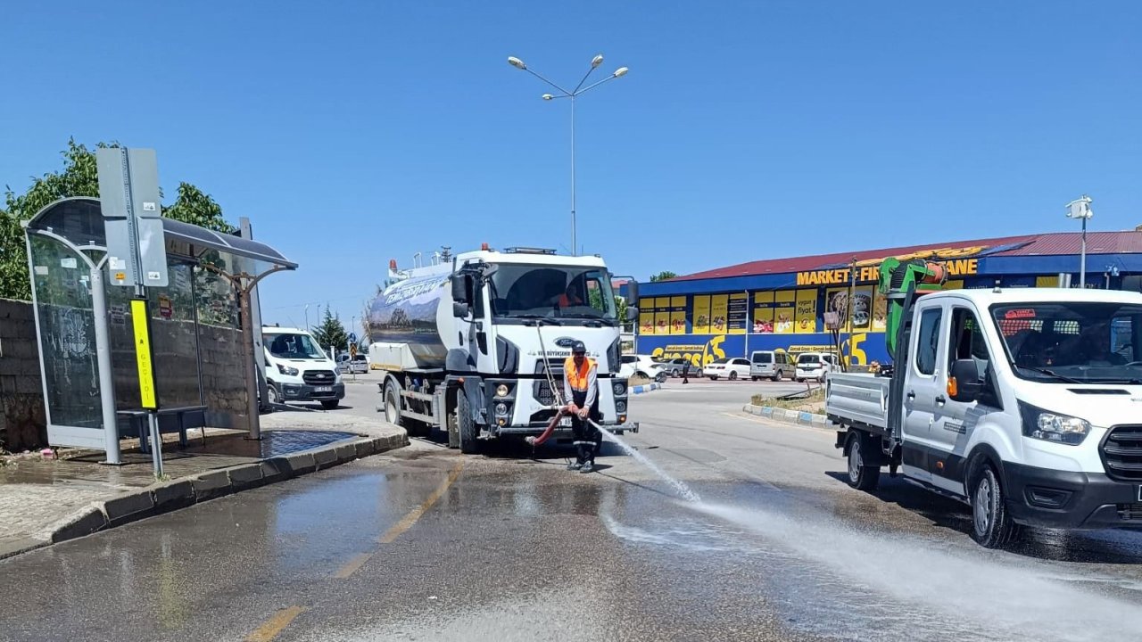 Van Büyükşehir Belediyesinden bayram temizliği çalışması