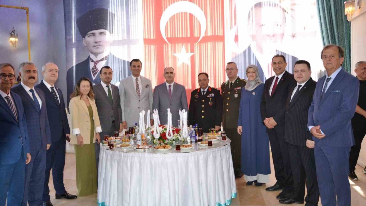 Manisa’da resmi bayramlaşma töreni yapıldı