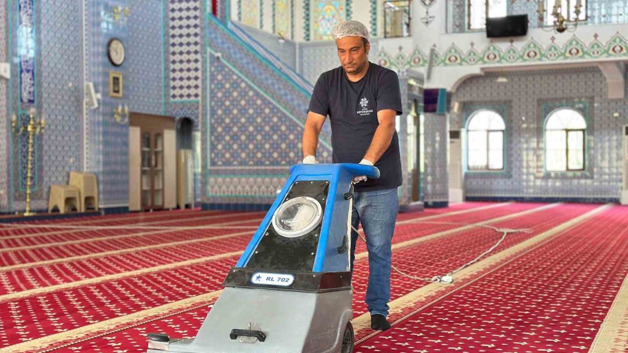 Büyükşehir ekipleri bayram öncesi camileri temizledi