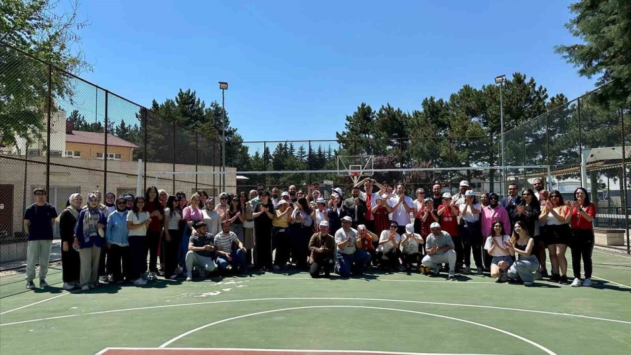 Engeller fileyi aştı, dostluk kazandı