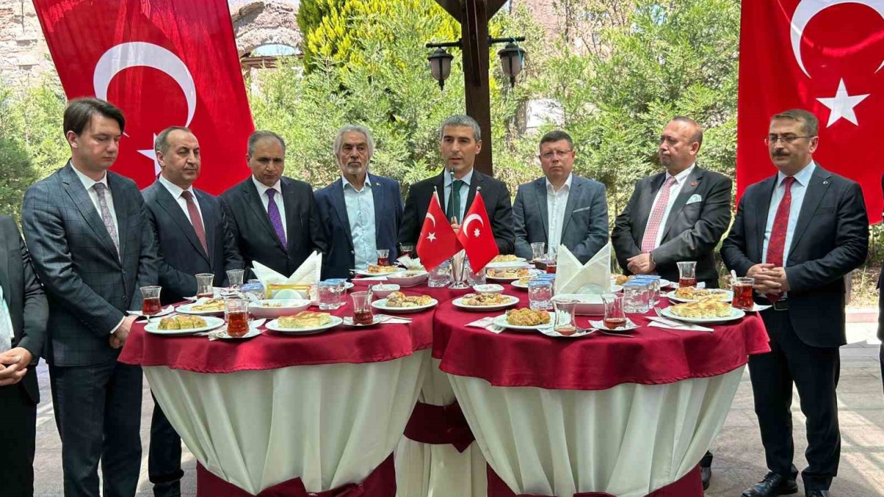 Uşak protokolü bayramlaşma töreninde buluştu