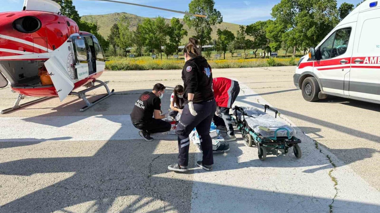 Ağrı’da nöbet geçiren 4 yaşındaki çocuk için ambulans helikopter havalandı