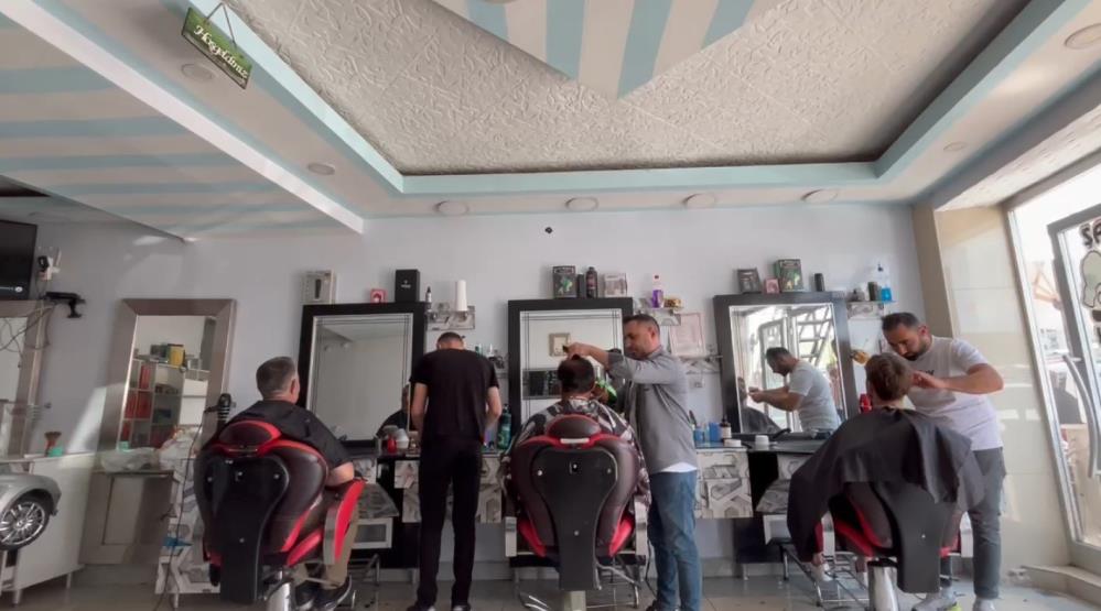 Akyaka’da berberlerde bayram yoğunluğu