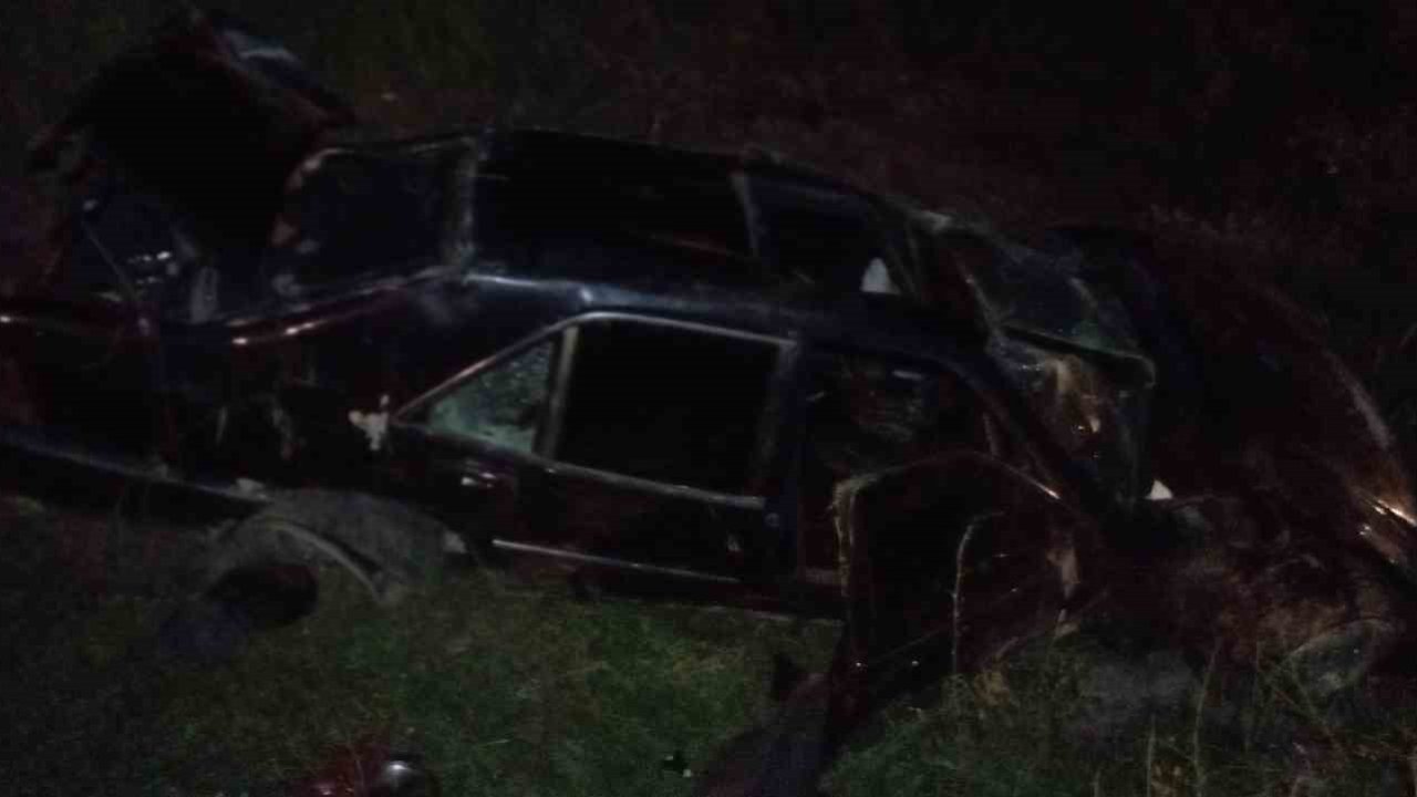 Şarampole devrilen Mercedes kağıt gibi ezildi