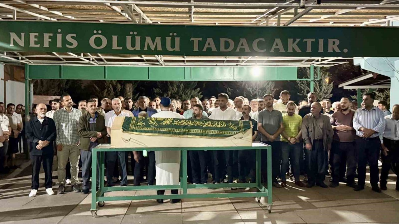 Diyarbakır’da yangında hayatını kaybeden anne ve üç çocuğu defnedildi