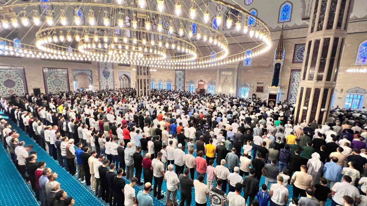 Kahramanmaraş’ta bayram namazı coşkusu