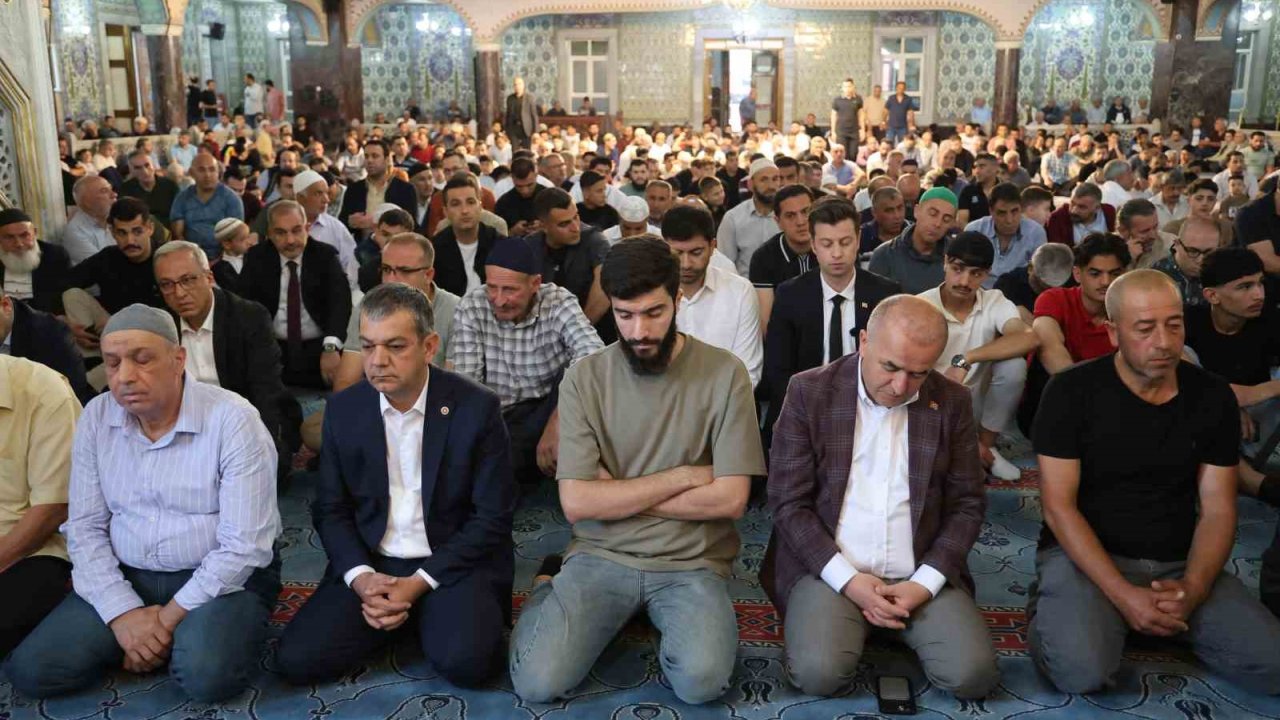 Bayram namazında camiler doldu