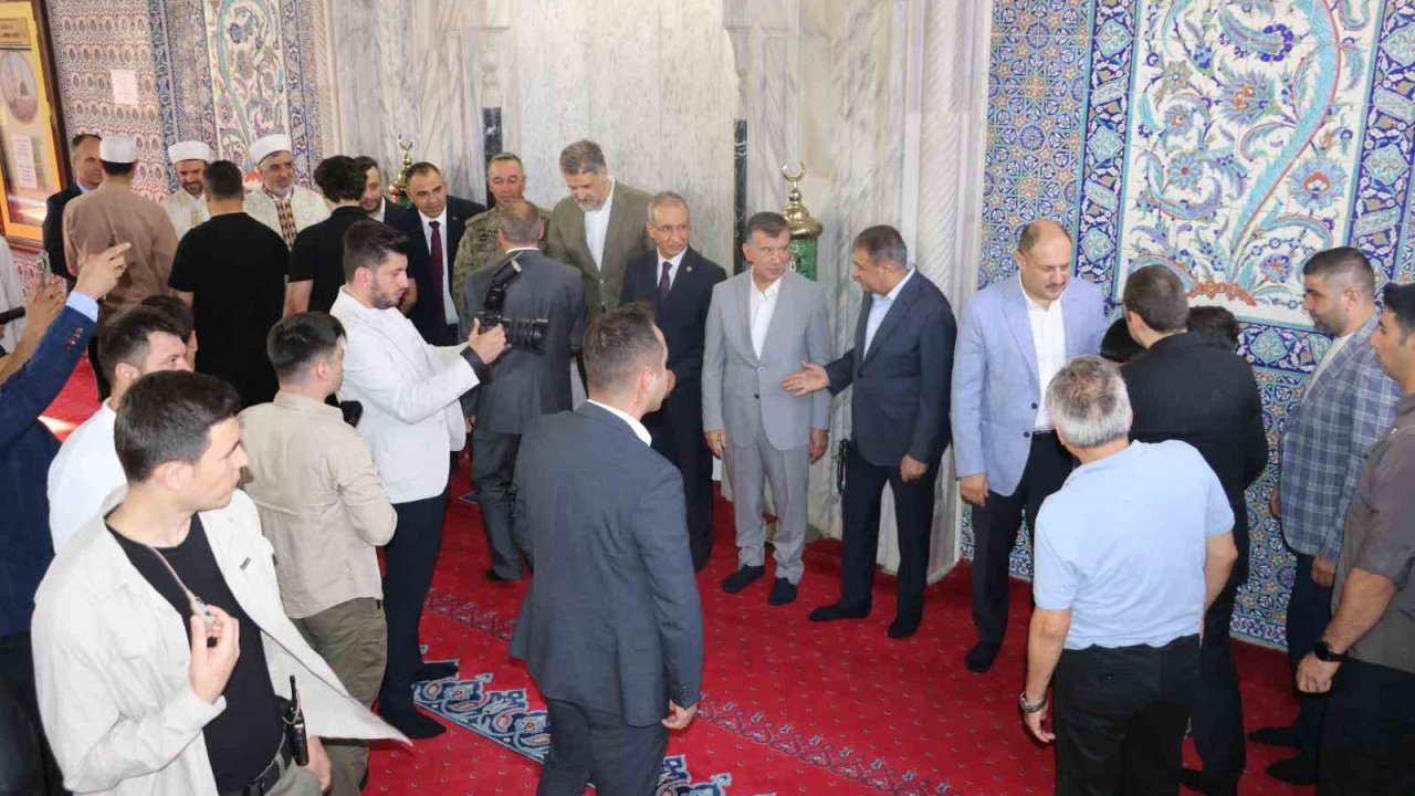 Peygamberler şehri Şanlıurfa’da bayram namazı coşkusu