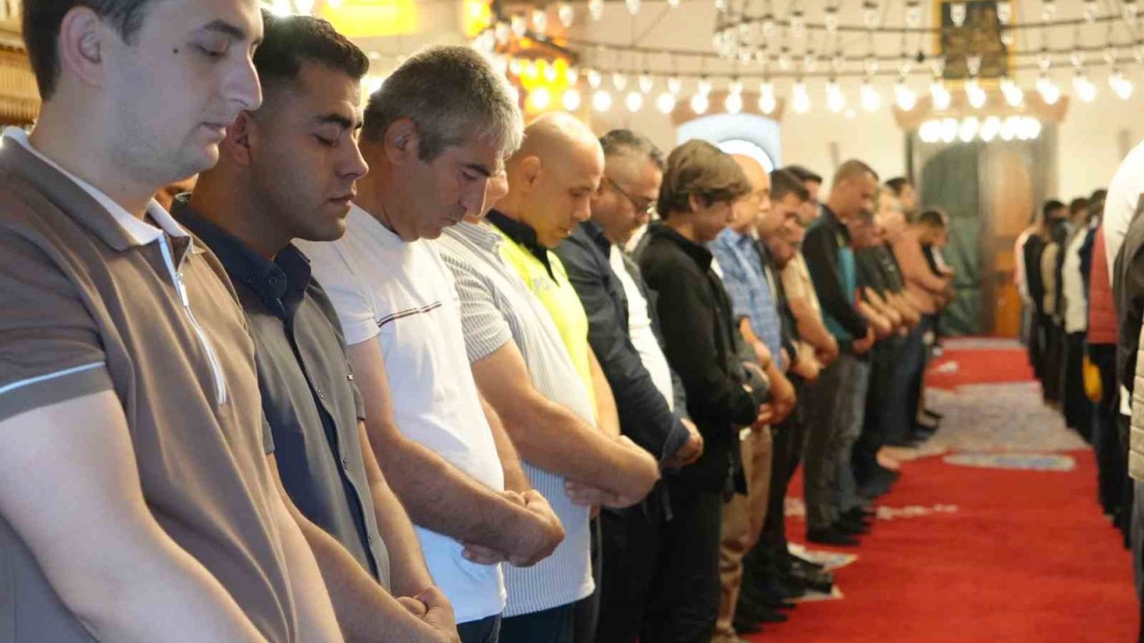 Balıkesirliler, Zağnos Paşa Cami’nde bayramlaştı