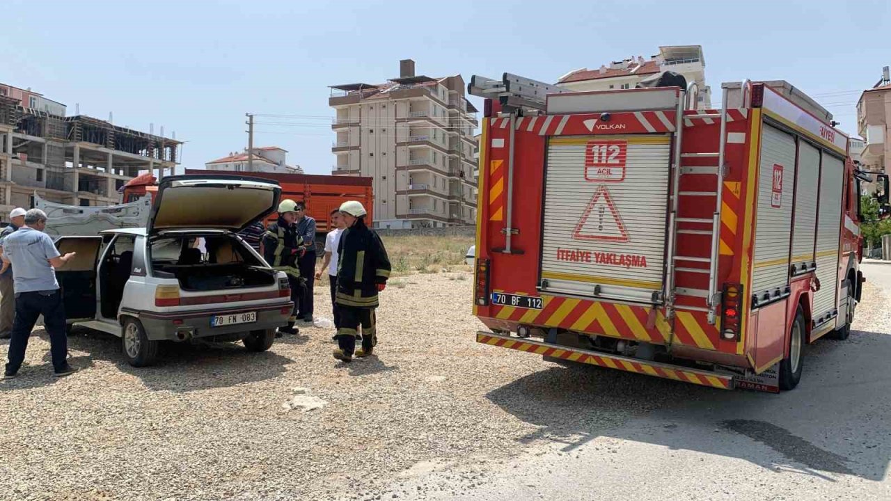 Karaman’da park halindeki otomobil yandı