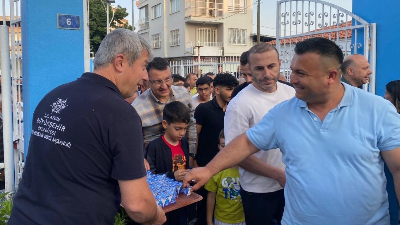 Büyükşehir Belediyesi vatandaşlarla bayramlaştı