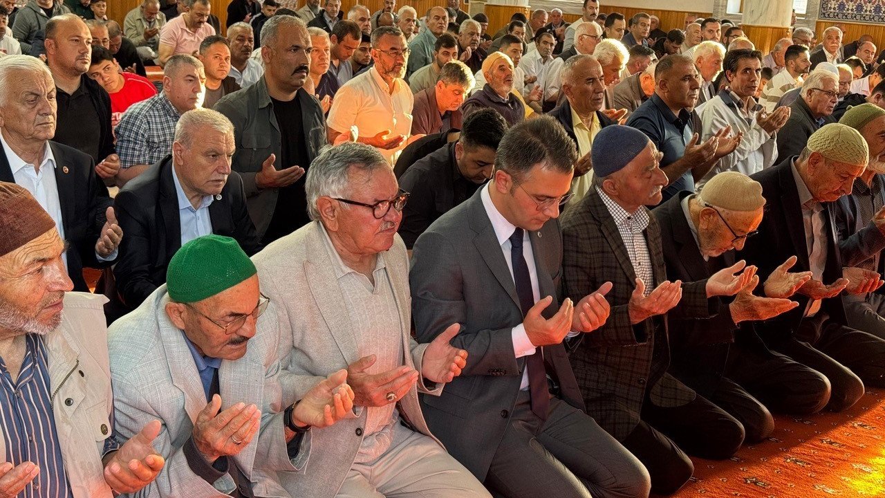 Kulu’da bayram namazında camiler doldu