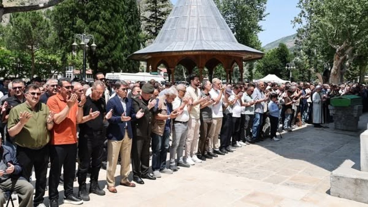 Amasya’da eski gazeteci Necati Apaydın hayatını kaybetti