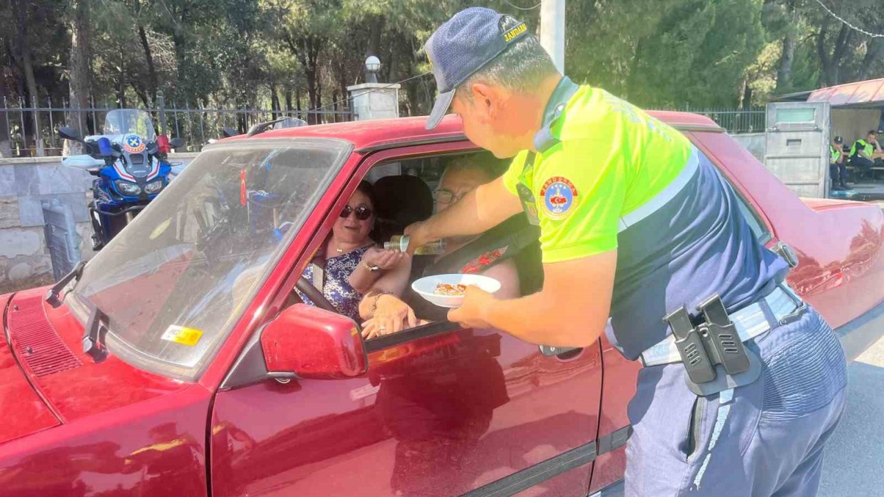 Jandarmadan ’şekerli’ trafik denetimi