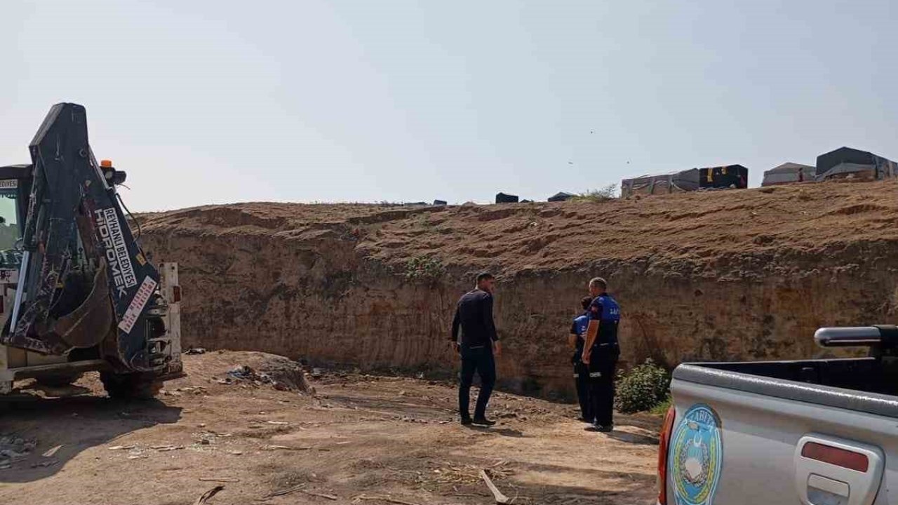 Reyhanlı’da açık alana bırakılan kurban atıkları temizlendi