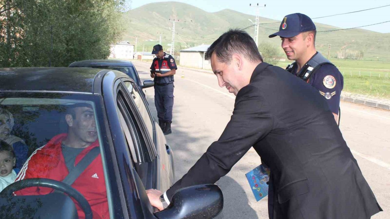 Demirözü’nde sürücülere hız konusunda uyarılarda bulunuldu